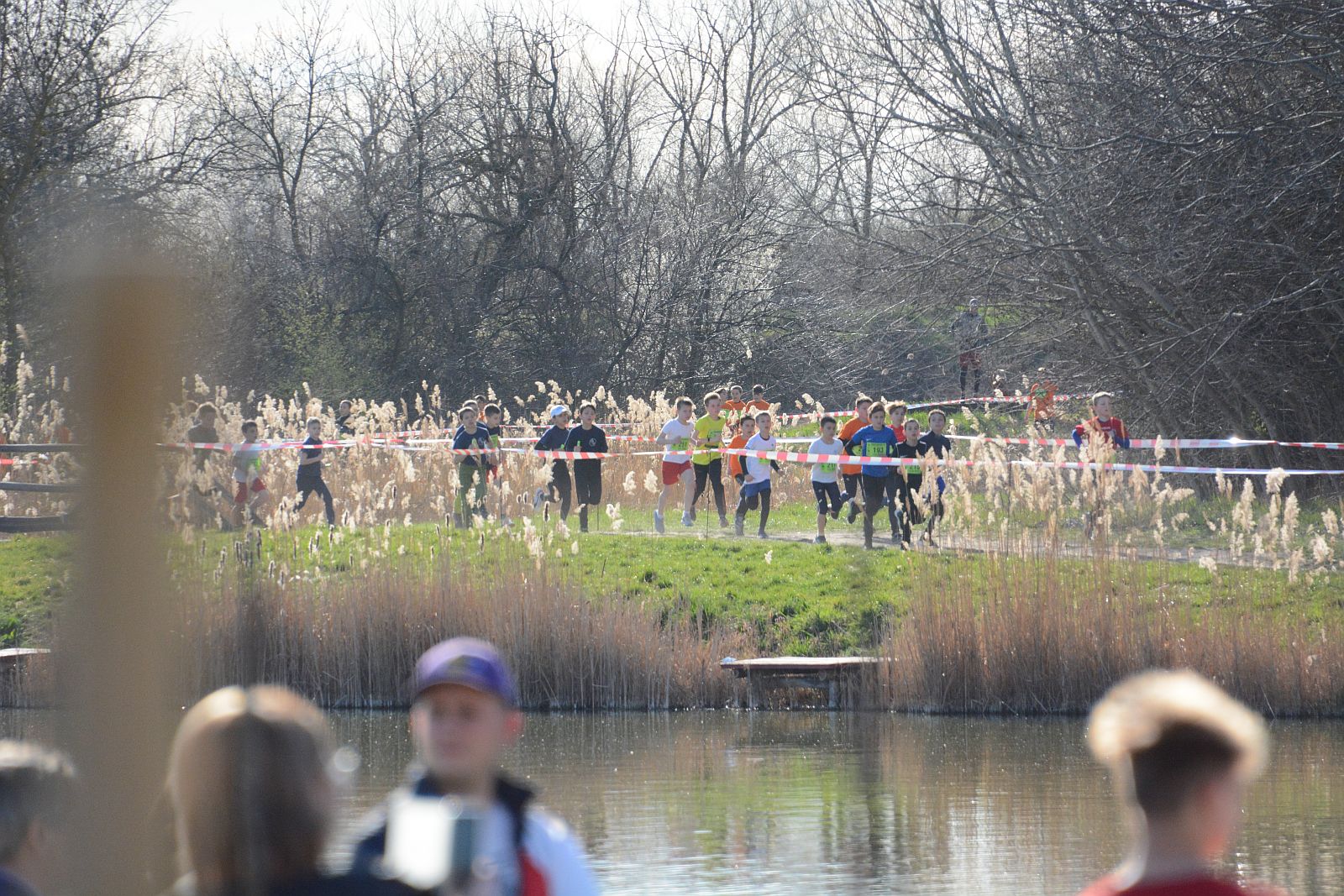 Szikrázó napsütésben rendezték a mezei futás városi döntőjét